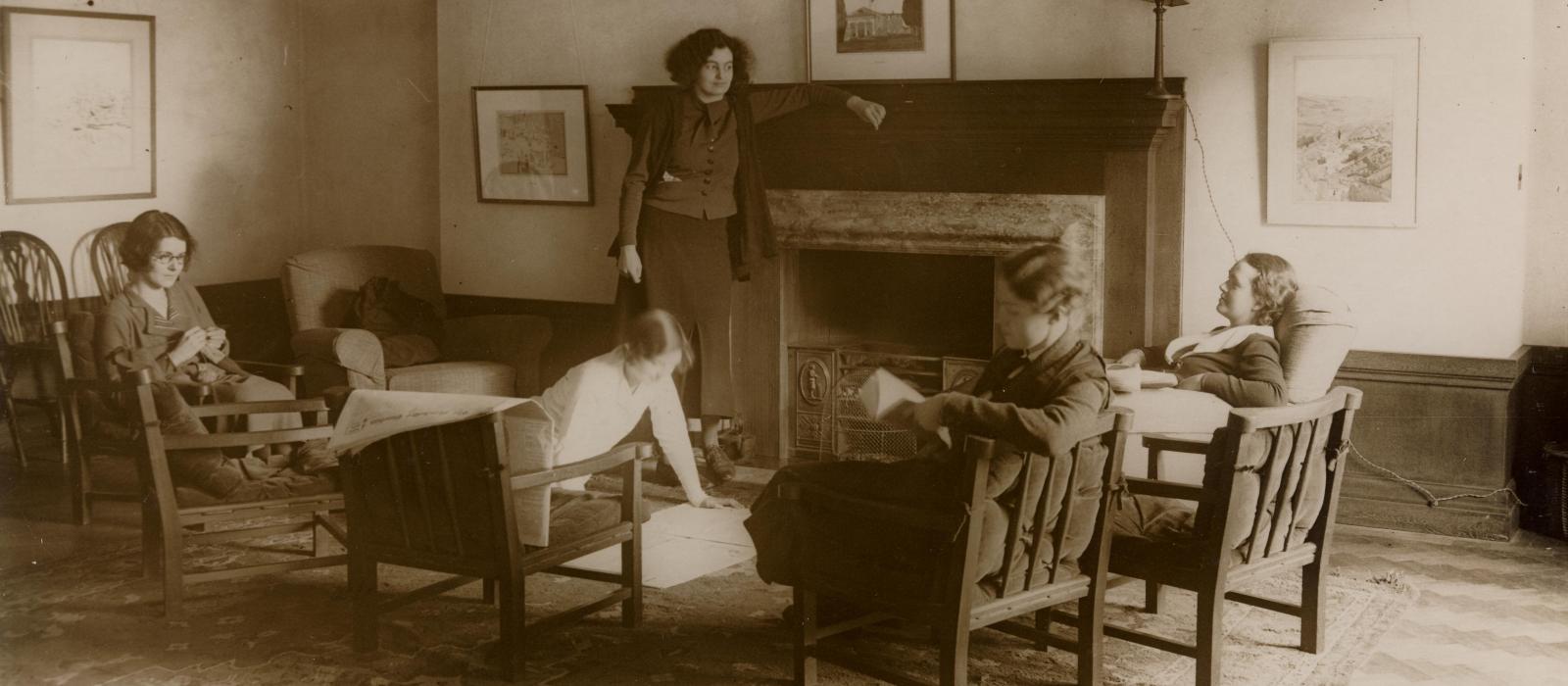 1933 student Common Room in Deneke