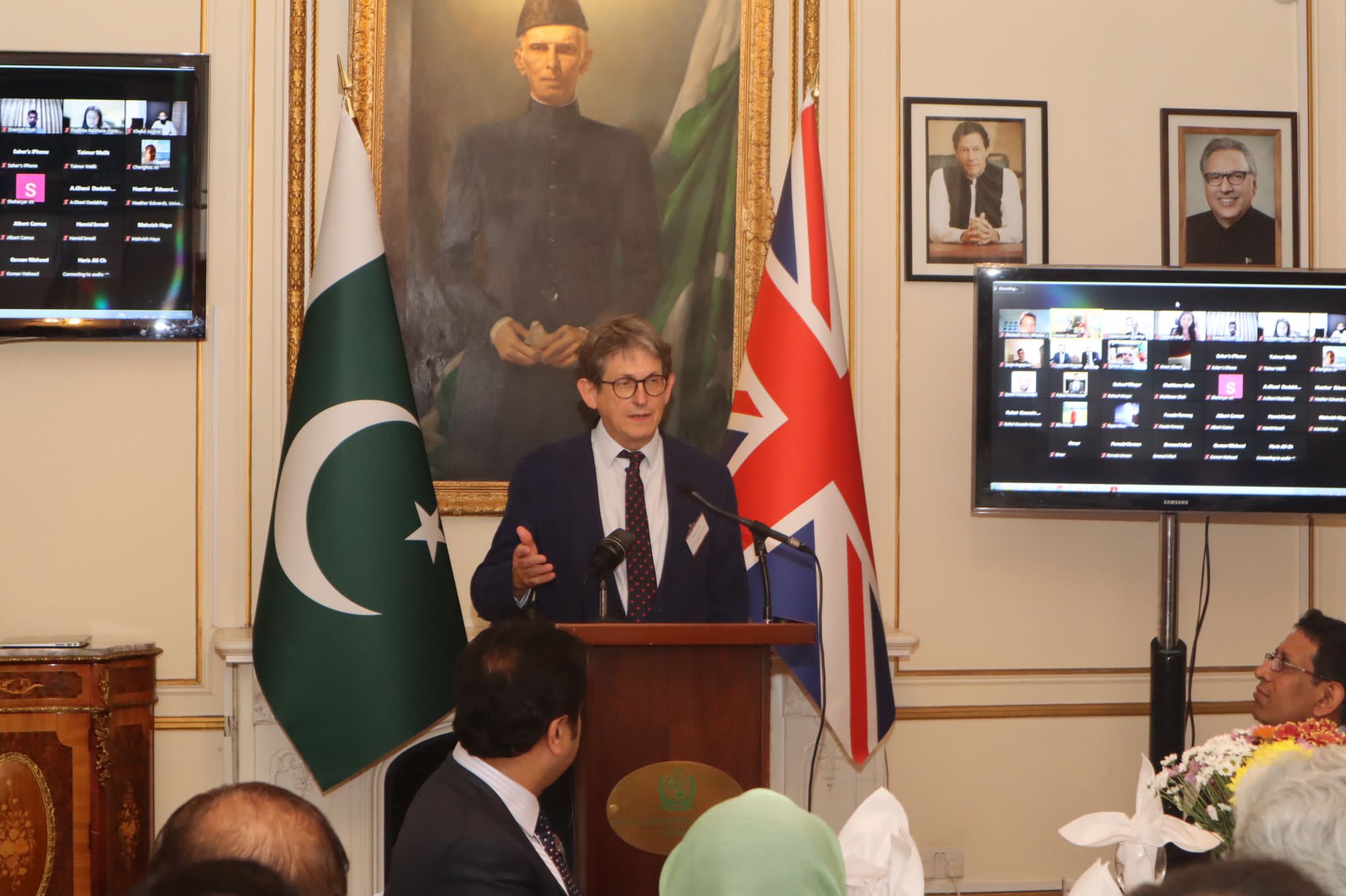 Alan Rusbridger giving a speech at the Oxford Pakistan Programme launch