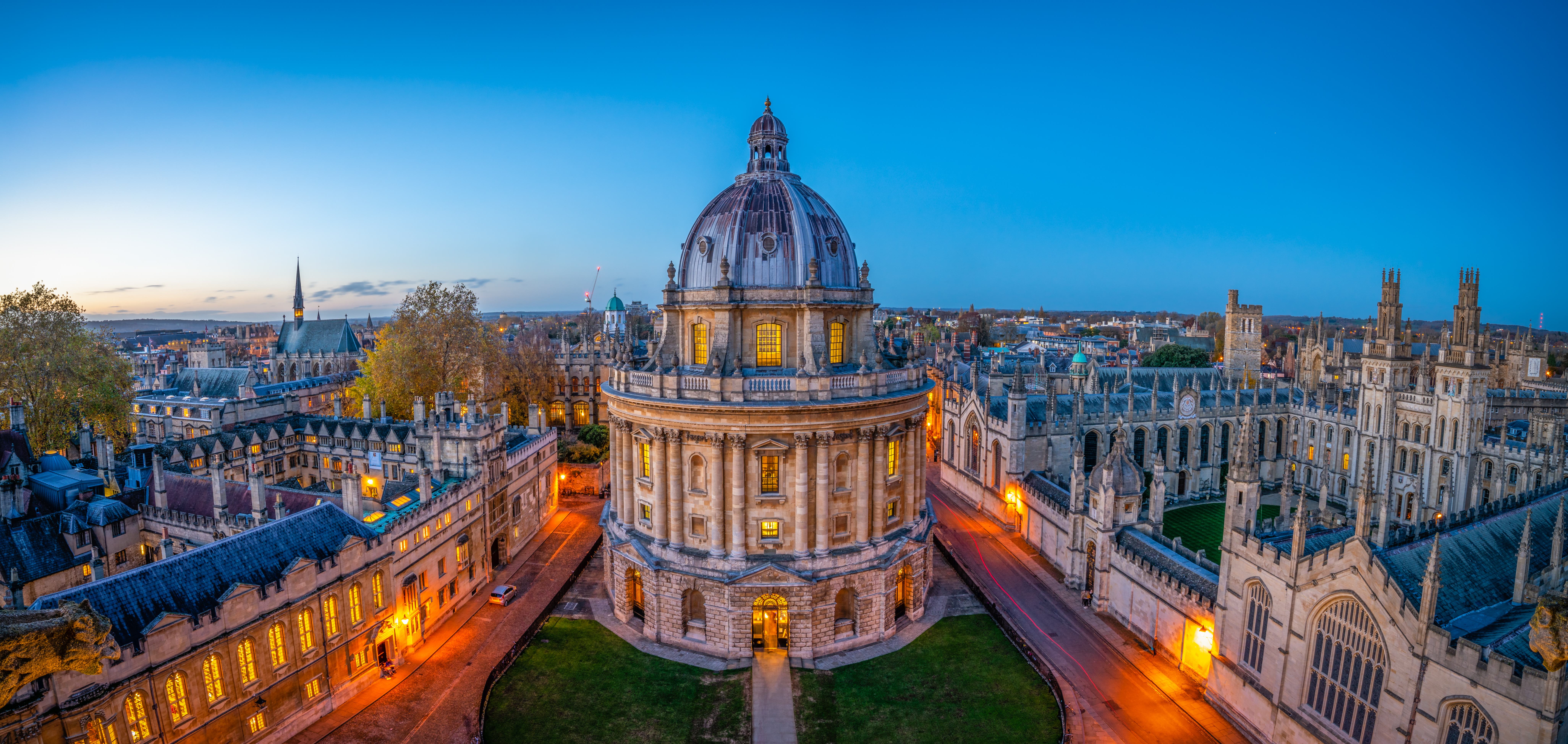 Bodleian Library at night