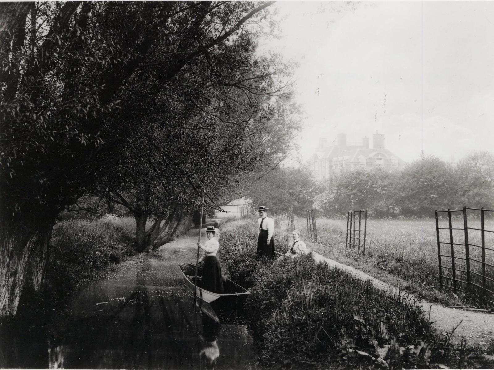 LMH students boat on the river Cherwell c.1906