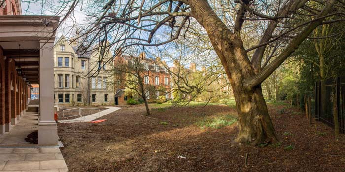 Clore Graduate Centre garden (photo credit: Michail Katsillis)