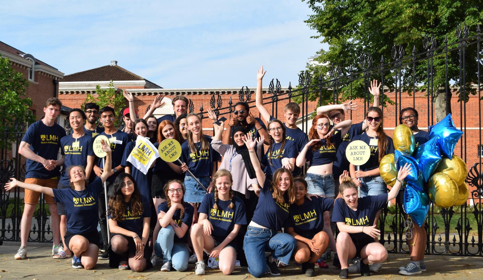 Open Day ambassadors in front of gate 2018 by Tim Pottle
