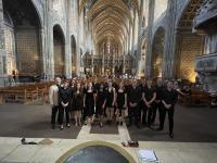 Photo of the LMH choir inside Albi cathedral