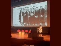 Professor Xon de Ros presenting