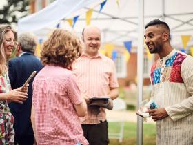 Alumnus Bobby Seagull chatting to a group