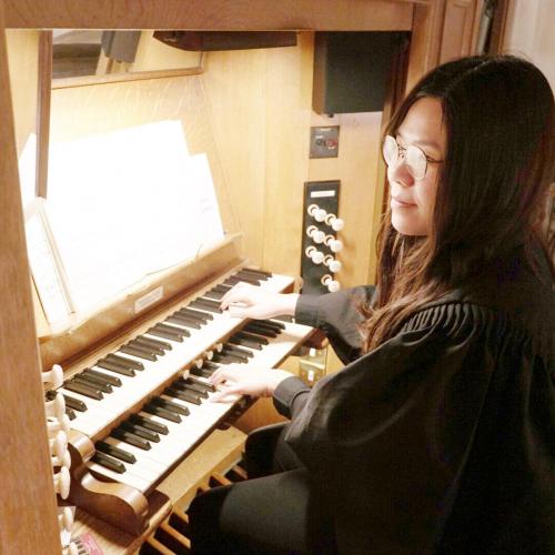 LMH Organ Scholar Ceri Yan playing the LMH Chapel organ.