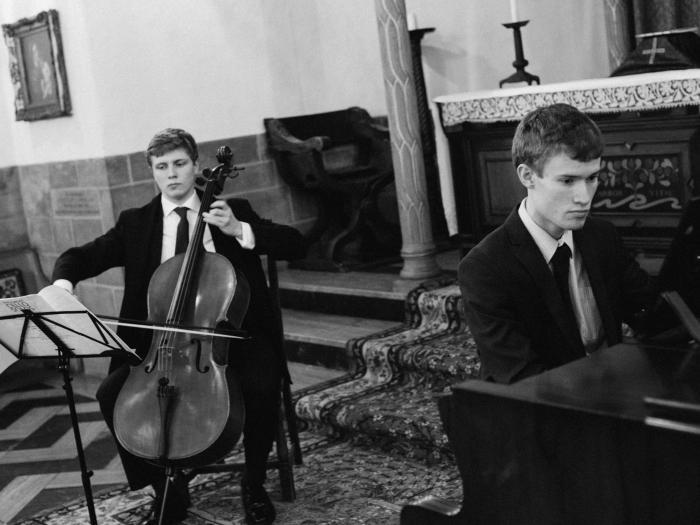 LMH students play in the Chapel