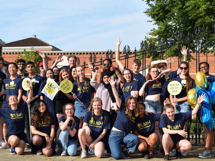 Student ambassadors in front of gate 2018 by Tim Pottle	