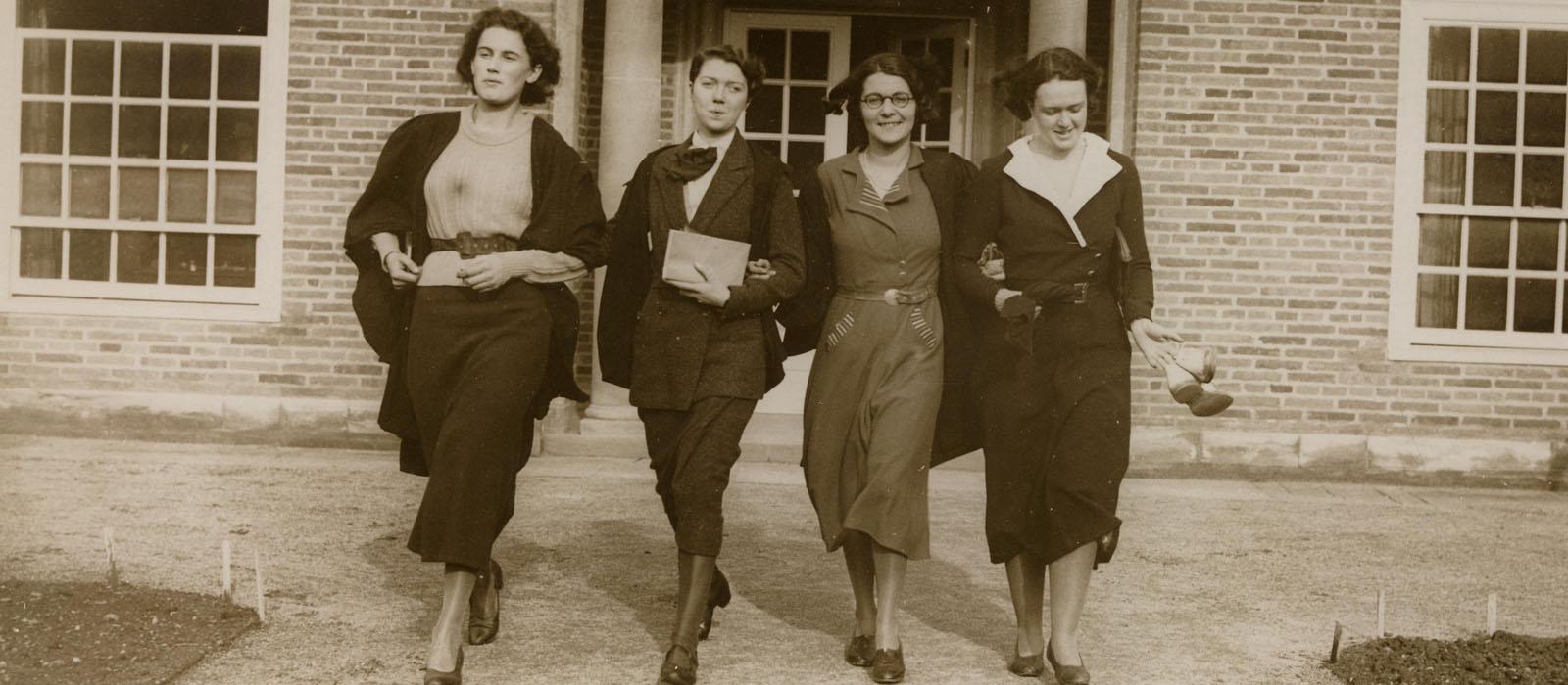 Students outside Deneke c.1933